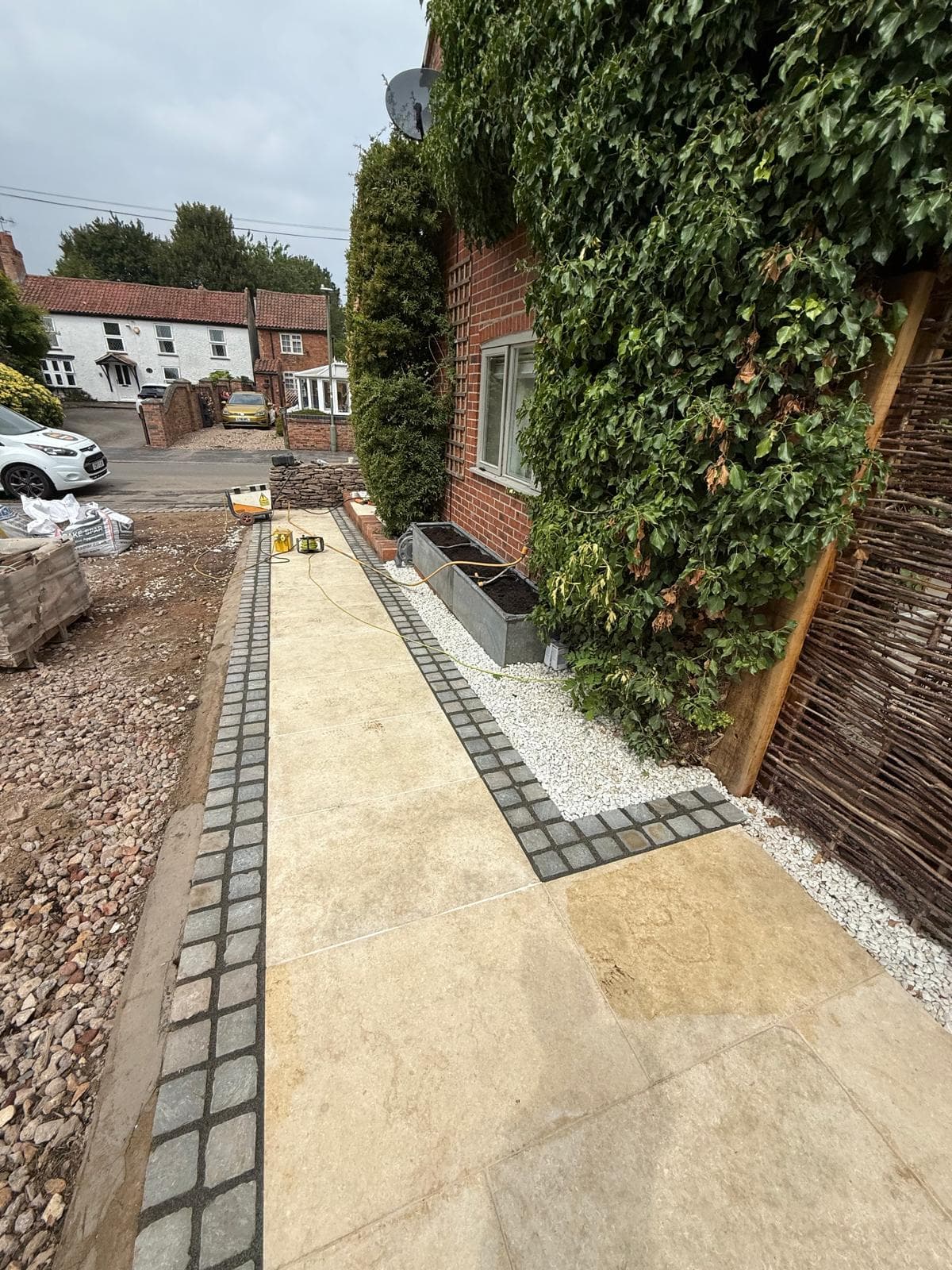 Porcelain tiled front garden paving