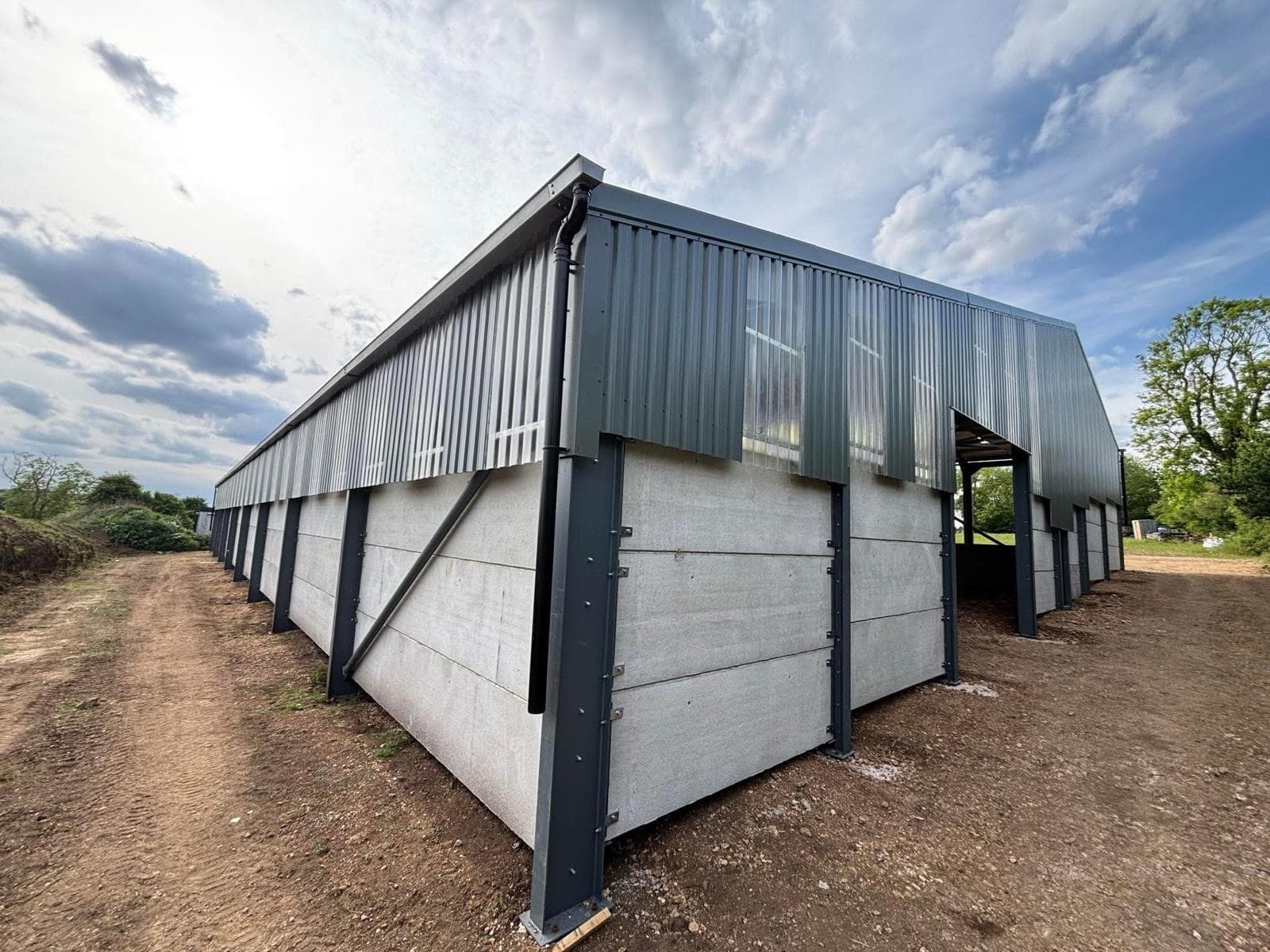 Steel frame agricultural building under construction