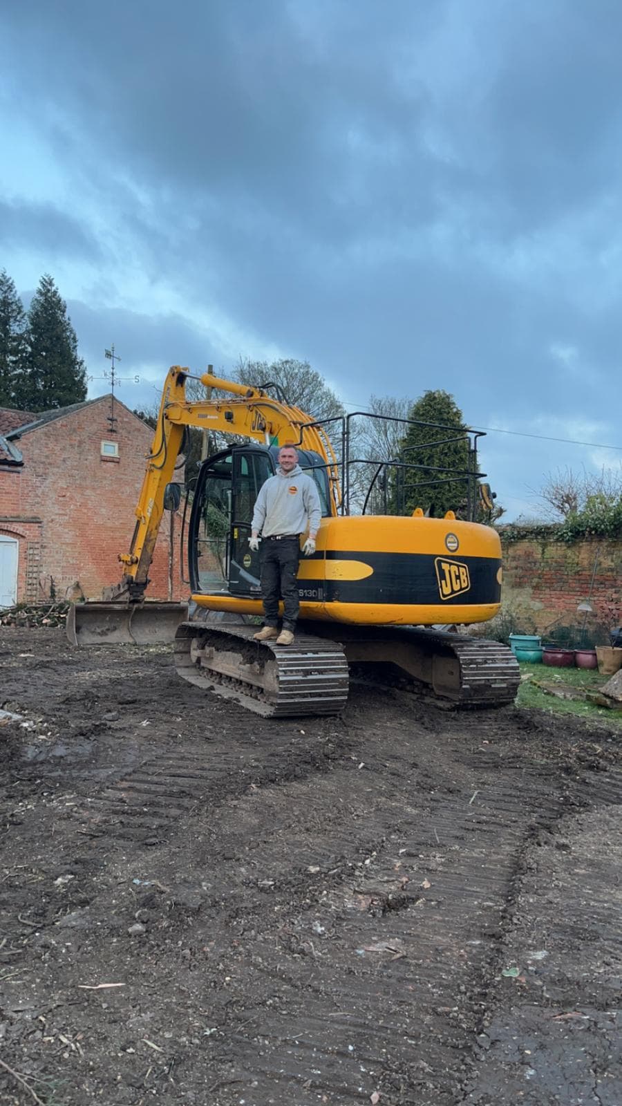 Scoop Contracts operator with JCB